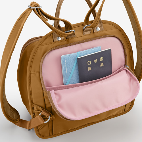 背包背面设计有安全口袋，便于放置贵重物品。