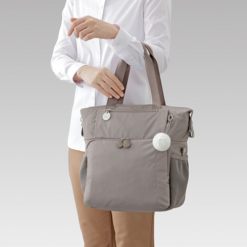Use it as a tote bag by removing the shoulder straps.