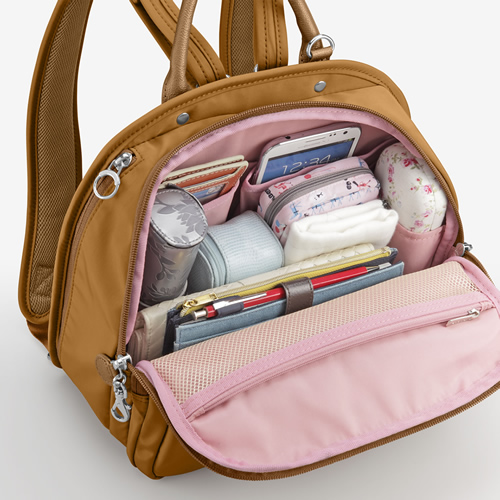 The main compartment lets you easily keep track of all your small items.