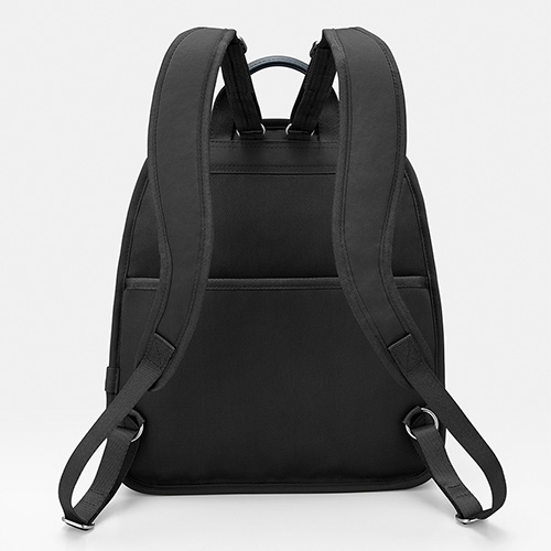 The shoulder straps fit perfectly for easy carrying.