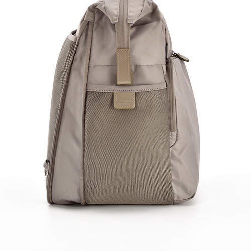 If you need to pack more stuff, just unzip the side to make more room.