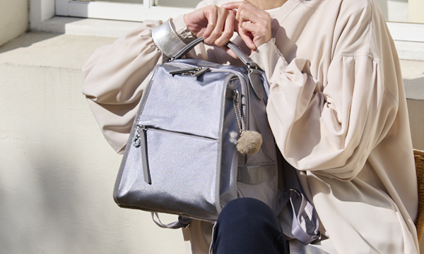 ハンドバッグとしても持ち歩きたくなる