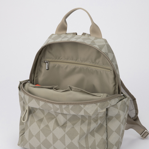 大容量メインポケット